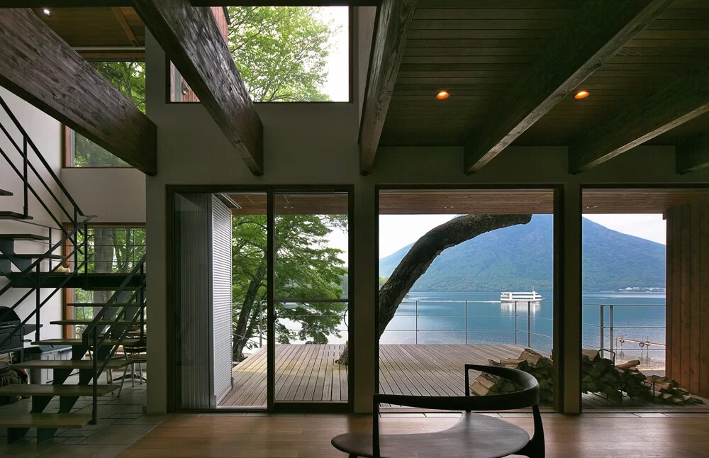 リビングと景色を繋げるウッドデッキ