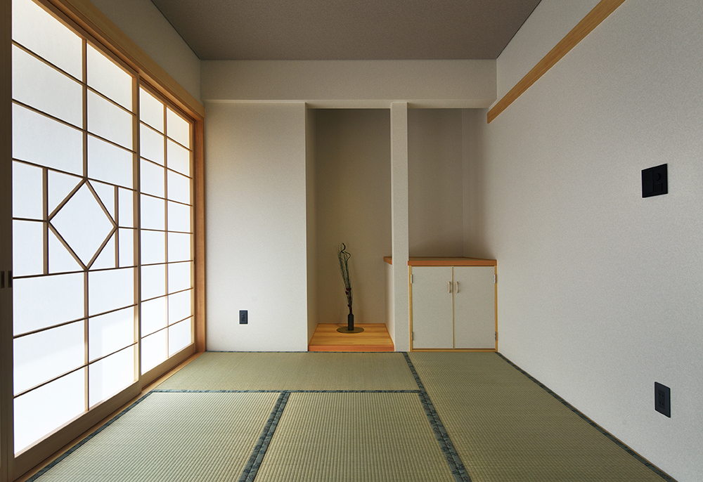 細部のデザインがモダンな印象の和室