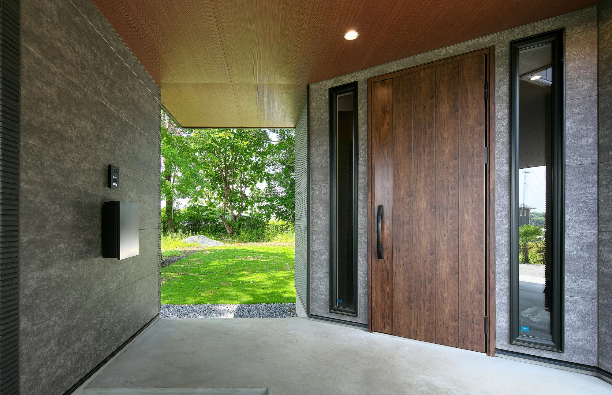 玄関ポーチに必要な広さは？