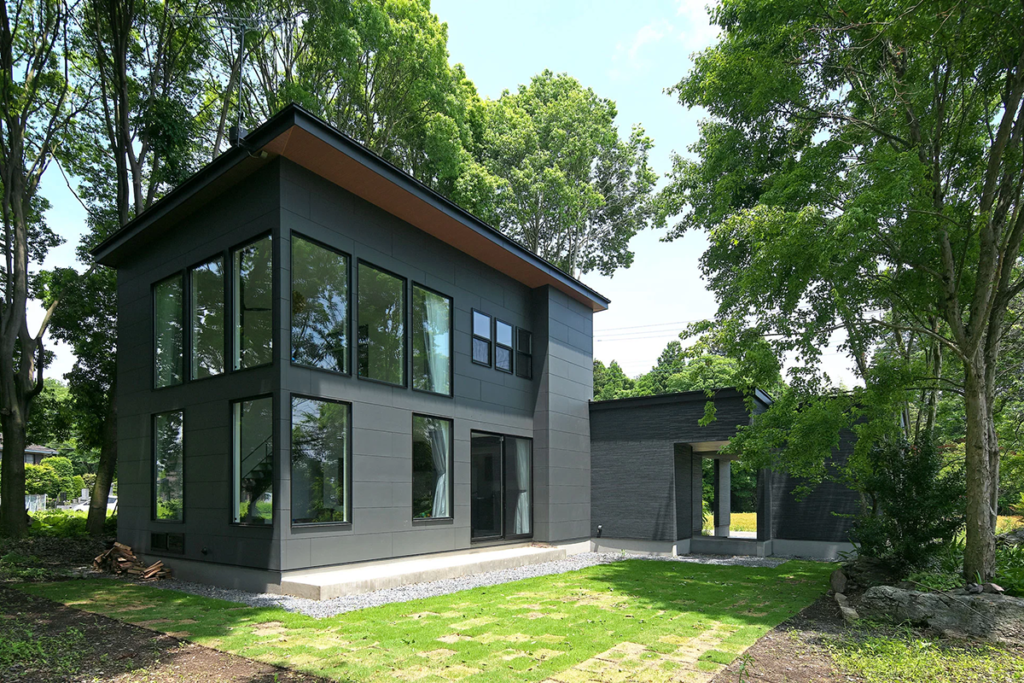 庭や植栽と調和のとれた設計