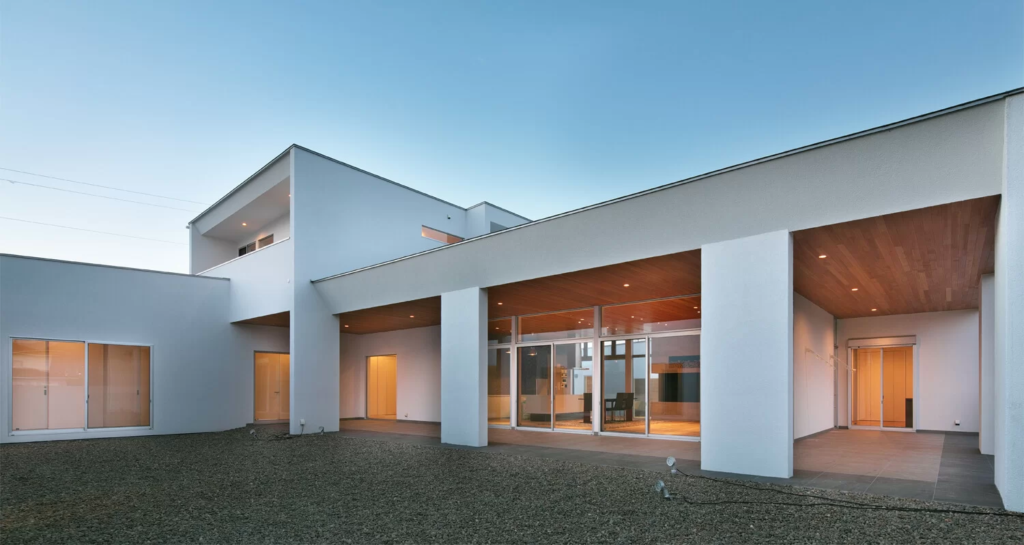 デザイン性のある窓や開口部がアクセント